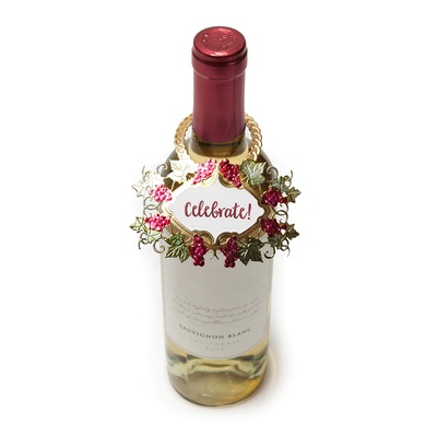 Ножі для вирубки + штампи від Spellbinders - Vineyard Wine Bottle Tag Stamp and Die Set.